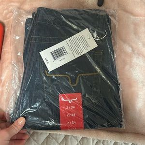 Brand new “Betty” Kimes jeans